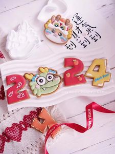 Bakvormen 2024 Spring Festival Dragon Hoofdpatroon Cookie Cutter Lion Dance Biscuit Stamp Fondant Cake Decoration Tool Kitchenware