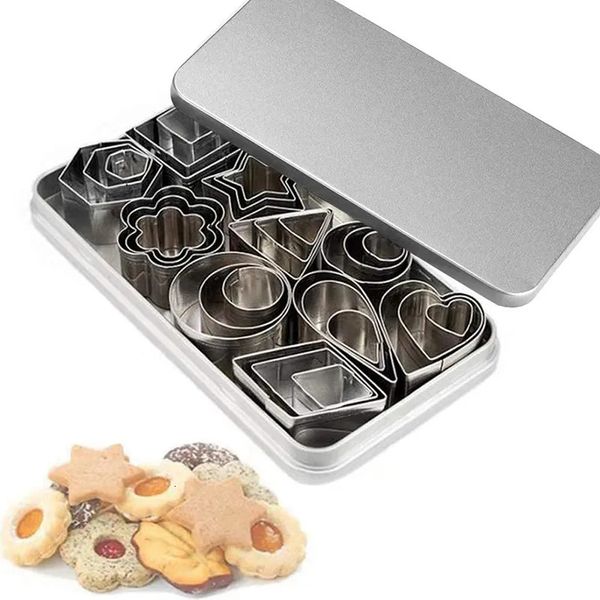 Moules de cuisson 30pcs boîte en acier inoxydable sucre biscuit presse timbre gaufreur emporte-pièce bricolage fondant gâteau moule pâtisserie décor accessoires 231207