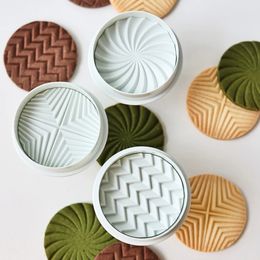 Bakvormen 3 stks / set geometrische koekjesvormen Rond gegolfd koekjesmes 3D handgeperste koekjes Fondant Taartversieringsgereedschap 231018