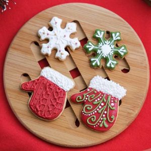 Baking Moulds 3pcsset 3D Christmas Gloves Cookie Cutter Stainless Steel Fondant Biscuit Embossing Mold Cake Accessories Kitchen Tools 230923