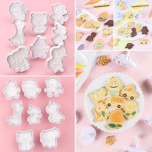 Moldes para hornear 4pcs/set de dibujos animados de plástico de plástico para galletas de diy herramienta de cocina de bricolaje león elegante estampilla de fondant en relieve de fondant