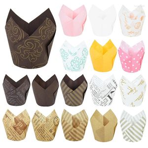 Moules de cuisson 50pcs Spaper Style Cupcake Paper Cup Tulip Muffin Liner Oilproof Cake Wrapper Décoration de fête de mariage Caissettes