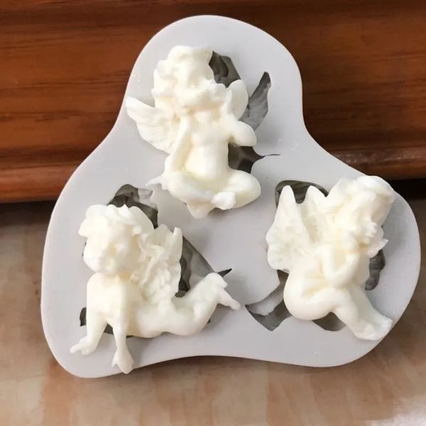 Moules de cuisson bébé ange en forme de silicone moule gâteau décoration garçon fondant biscuits outils 3D couleur bonbon aléatoire 231019