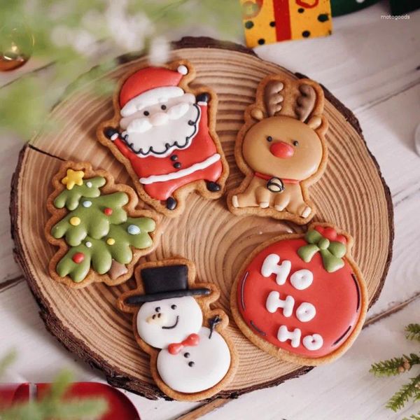 Moules de cuisson Dessin animé Noël Cookie Moule Bonhomme de neige Père Noël Elk Arbre de Noël Fondant Coupe-biscuits et timbres Outil de décoration de gâteau