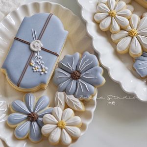 Bakvormen Afstuderen Seizoen Cookie Mold Kleine Daisy Flower Shape Cutter Fondant Taart Decoratie Gereedschappen Sugarcraft ing Box 230731