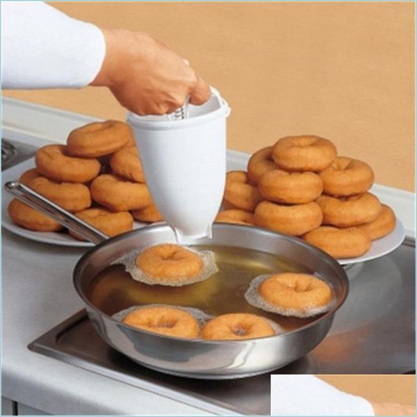 Moules de cuisson Magic Fast Plastic Donut Maker Moules à gaufres Accessoire de cuisine Ustensiles de cuisson Donut Cake Moule Biscuit Diy Baking Tool Drop Dhpob