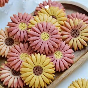 Bakvormen Zonnebloem Daisy Flower Cookie Cutter Flipping Tools 3D Biscuit Mold Pressable Fondant Stamp Year Cake Decor Supplies