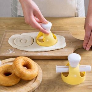 Bakken Gebak Gereedschappen Creatieve DIY Donut Mold Cake Broodbakmachine Decoreren Desserts Benodigdheden Keuken Accessoires269J