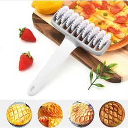 Outils de cuisson 1 Pc pâte treillis rouleau Cutter tirer Net roue couteau pour Pizza tarte Cookie trou gaufrage ustensiles de cuisson en plastique bricolage