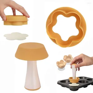 Bakgereedschap 1 Set Pastry Dough MAPPORTE KAKTE KAKIE CUTTER CUPCAKE MOTEN Plastic voor ei Taart Mold Multifunctionele keukenaccessoires