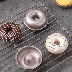 Bakgereedschappen 2/4 stuks Chefmade Mini Donut Cake Pannen 3-Inch Non-stick Ring Donut Bakvormen Voor Oven En Instant Pot (Champagne Goud)