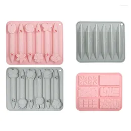 Outils de cuisson 4 pcs Crayon Recyclage Moules Assortiment 3D Silicone Four Safe Triangulaire Animaux Fleurs