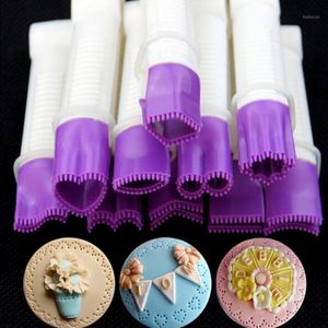 Bakgereedschap deeg 10 stcs cake kan kant bloem rand clip plastic curve krimper koekje snijzers suiker vaartuig embossing fondant