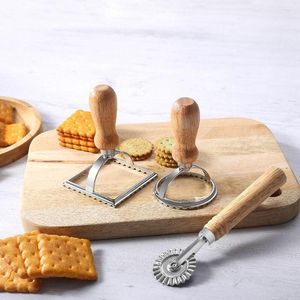 Bakgereedschap ravioli maker stempelsnijder met houten handgreep knoedel pasta kanten embossingapparaat cookie mold keuken set