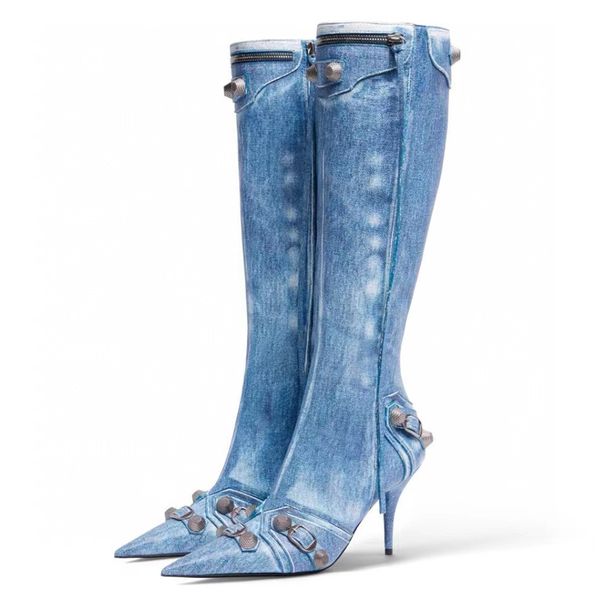 Balencaigaitiess diseñador Cagole 90 mm bota Denim azul botas hasta la rodilla para mujer hebilla tachonada decoración lateral con cremallera puntiaguda tacones altos botas altas Moda B