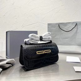 Designer Messenger Bag Automne / Hiver nouveau sac à bandoulière Sac à chaîne de mode Sac à bandoulière en cuir classique Lettre à paillettes métalliques Sac à main de luxe