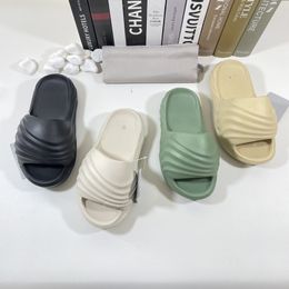 Balencig Men 2023 Balencaiiga Pantoufle Balenicass Designer Top Slipper Soft Paris Eva Massage Tlides Platform Sandals Chaussures Chaussures Slide Summer Beach Outdoor Mule Rubbe