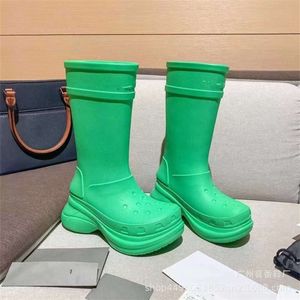 Balenciga version haute bottes de pluie de milieu de gamme co-marquées 2023 printemps/été saison des pluies chaussures de pluie à semelle surélevée en relief chaussures pour femmes