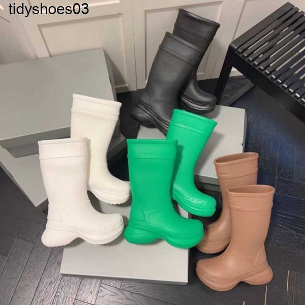 Balenciga bottes de pluie 2023 automne/hiver nouvelle semelle épaisse en caoutchouc anti-dérapant et chaussures à trous durables botte pour femme