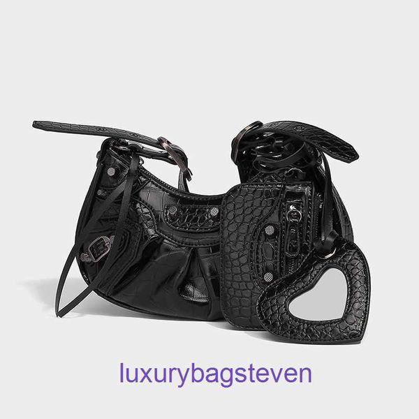 Balencigs Le Cagole Designer Handags en ligne Shop Nouveau produit avec un sac de locomotif pour se sentir haut de gamme Croissant Crossbody Womens Rivet avec un vrai logo