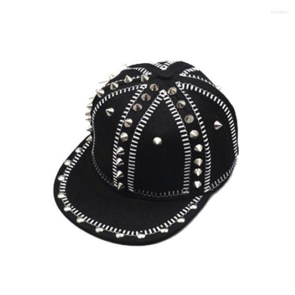 Casquettes de balle 2022 Adulte Hip Hop PUNK Rock Spike Studs Rivets Snapback Hommes Bboy Cool Plat Peaked Baseball Chapeaux 55-60cm234e