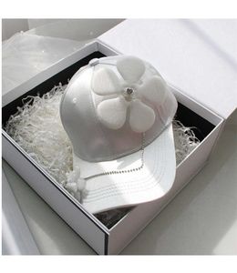 Ball Caps 202204-Shi Dropshipping Independent Design! Wit merceriseerde zomer bloemen pin honkbal cap vrouwen vrijetijdsvisoren cap g230201