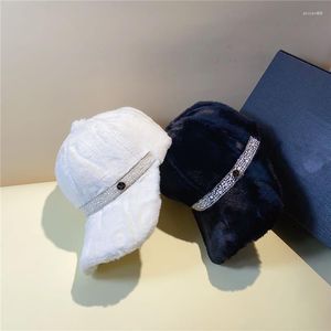 Kogelcaps 202311-2509108 INS Drop Winter Plush Warm glanzende strass Crystal Pearl Lady Baseball Hat Women Leisure Visors Cap