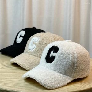 Caps à balle 2023-agneau de baseball d'agneau femme coréenne C Letter Code Men Hipster Ins peluche chaude simple chapeau causal extérieur