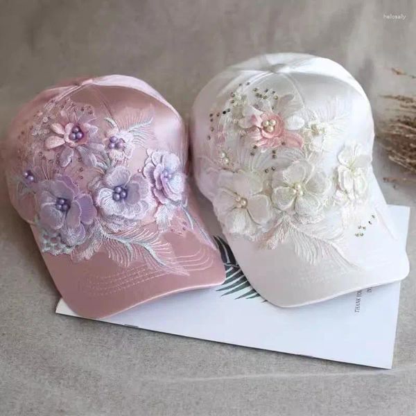 Gorras de bola 202403-shi Ins Chic Designer Satin Gloss Bordado Flores Decoración Lady Baseball Hat Mujeres Ocio Visores Cap