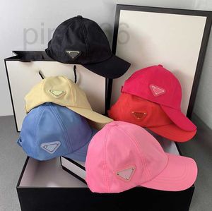 Casquettes de baseball Casquette design Couple Style Étiquette latérale Bonbons Couleur Avant-toits incurvés Chapeau de baseball Pare-soleil Crème solaire Langue de canard Équitation en plein air Bol de soleil 17YU