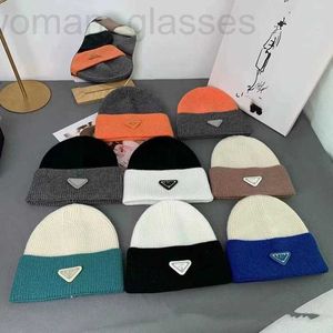 Ball Caps ontwerper Hoogwaardige P-familie driehoekige gebreide wollen muts voor dames in de herfst en winter, straatkleur bijpassende korte trendy heren, net rood warm LZUC