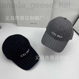 Casquettes de designer de luxe Nouvelle édition coréenne de haute qualité CE Lettre correcte Broderie Chapeau de baseball Étoile Même réseau Langue de canard rouge 2HMR