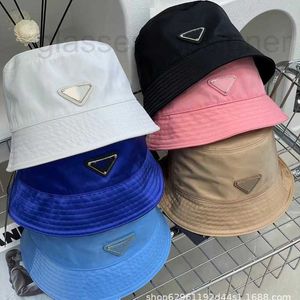 Ball Caps Designer P Famille ~ Ce chapeau de pêcheur en nylon en nylon triangulaire inversé classique est un Sunshade de haute qualité, simple et polyvalent xc9m