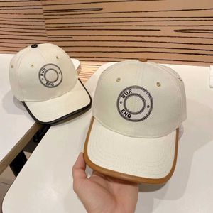 Ball Caps Designer Womens Ball Caps Summer Casual Solid Mens Chapeaux Classiques Casquette Casquette Soleil Prévenir un chapeau de baseball de luxe polyvalent