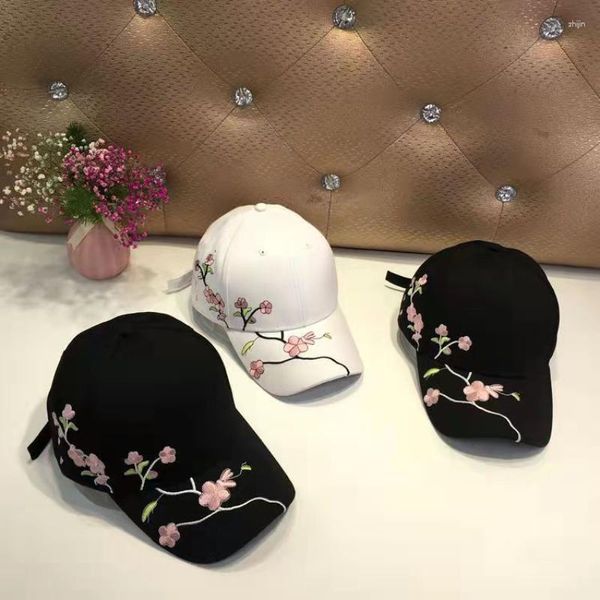 Gorras de bola Bordado Flor Sombrero de mujer Blanco Negro Gorra de béisbol ajustable Primavera Verano Protección solar al aire libre Snapback Sombreros Mujer