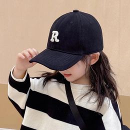 Ball Caps Kinderhoeden Hoge kwaliteit R Letter Children's verstelbare Sunshade Cap Boys Girls Sunscreen Simple Fashion Kid's Baseball