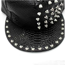 Ball Caps Style coréen Nouveaux rivets Snakeskin Pu Leather Baseball Cap Men and Women Couple Hip Hop Hap Hip Hop Flat Brim Hat Wholesale