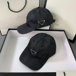 Gorras de bola Diseñador de lujo Casquette Cap Color sólido Sombrero Triángulo de metal Logo Entrega de gota Accesorios de moda Sombreros Bufandas Guantes DH5Z1