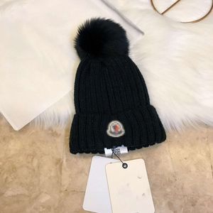 Ball Caps MoncKler Beanie Cap Designer pour hommes et femmes luxueux véritable fourrure de raton laveur balle tricoté chapeau