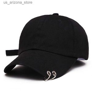 Capes à balle Nouvelle hommes Black Alivable Casual Baseball HALN METAL RING COTTON PURT MOTTENDRE MODE A réglable chapeau Q240425