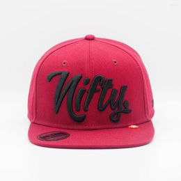 Casquettes de baseball Nifty Snapback Cap Vin Rouge Bordeaux 3D Broderie À Bord Plat Baseball Allemand Street Car Inspiré Marque Chapeaux