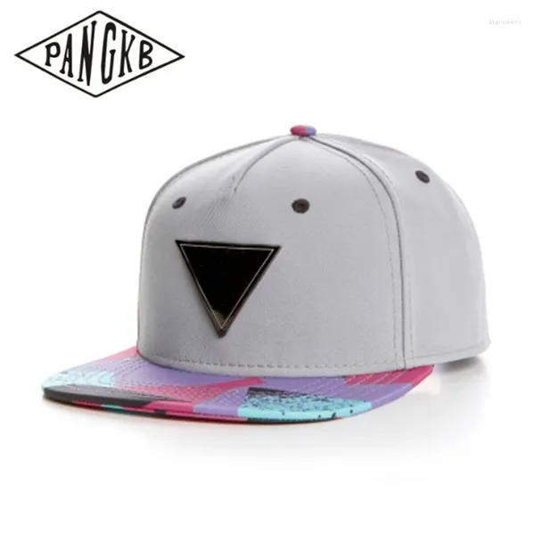 Gorras de bola PANGKB Marca Andre 2Tone Cap Logotipo de metal Adulto Al aire libre Casual Sol Béisbol Hombres Mujeres Hip Hop Deportes Baloncesto Snapback Sombrero