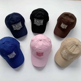 Ball Caps de niche sud-coréenne Brand Marite Che Jingyuan's Tid Tongue Cap Baseball Cap Visor Soleil Haule de haute qualité J231223