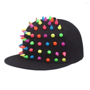 Gorras de bola Street Style Punk Remache Hip Hop Hat Hombres Spike Studded Gorra de béisbol Cool Hedgehog Jazz Snapback