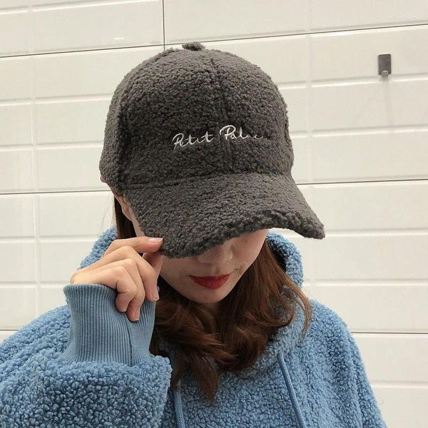 Gorras de bola Gorra de béisbol de invierno para mujer Sombreros de piel de cordero Mujer Otoño Versión coreana Tide Letter Warm Plush