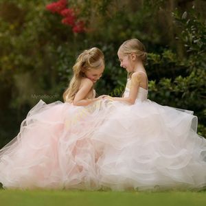 Vestido de fiesta Vestidos de niña de las flores 14 años 2017 con cuello de espagueti y falda con volantes Fotos reales Vestido de primera comunión de marfil para niños por encargo