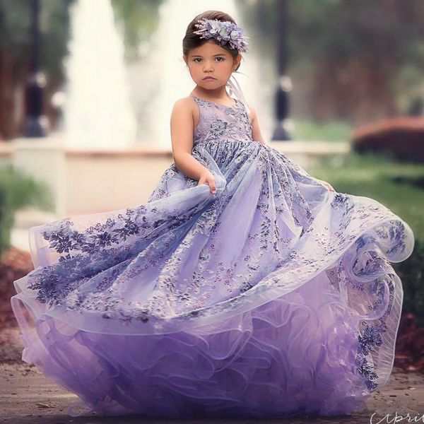 Robe de bal Lanvender robes de fille de fleur pour le mariage perlé col en V dos nu enfant en bas âge robes de reconstitution historique Tulle balayage train enfants robe de bal s