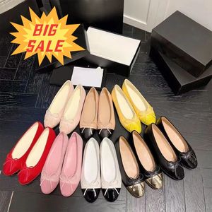 Ballet plat chaussures en cuir véritable printemps et automne 100% peau de vache lettre arc chaussures de danse mode femmes noir chaussure de bateau plat dame cuir Trample mocassins paresseux grand