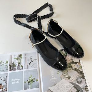 Zapatos casuales de ballet de cuero para mujer Zapatos de diseñador Diseñador de banquetes de boda Edredón de lujo de grado superior Caja de cinturón de terciopelo de temporada tamaño 35-42