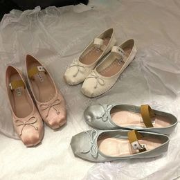 Ballerines chaussures de créateur miui Mary Jane talons femmes princesse chaussures banquet appartements sans lacet en cuir véritable boucle chaussures habillées de printemps